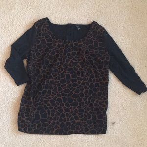 Pattern blocked top with giraffe print. Medium.